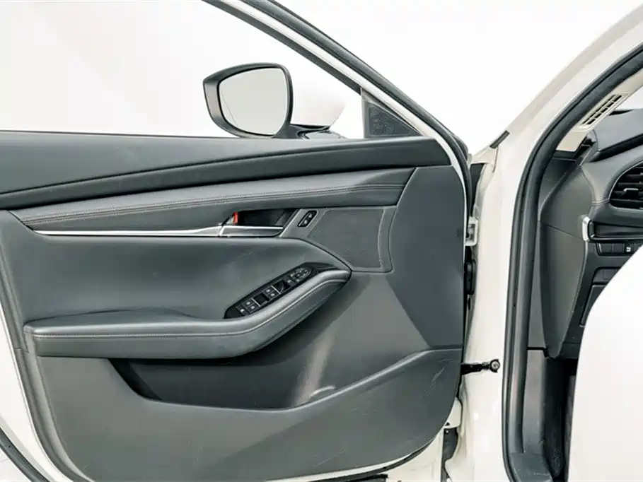 Mazda 3 Axela 2021 — фото 15