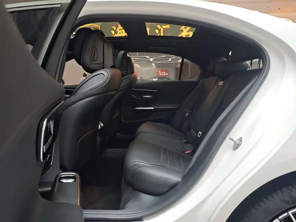 Mercedes-Benz C-Class 2023 — фото 8