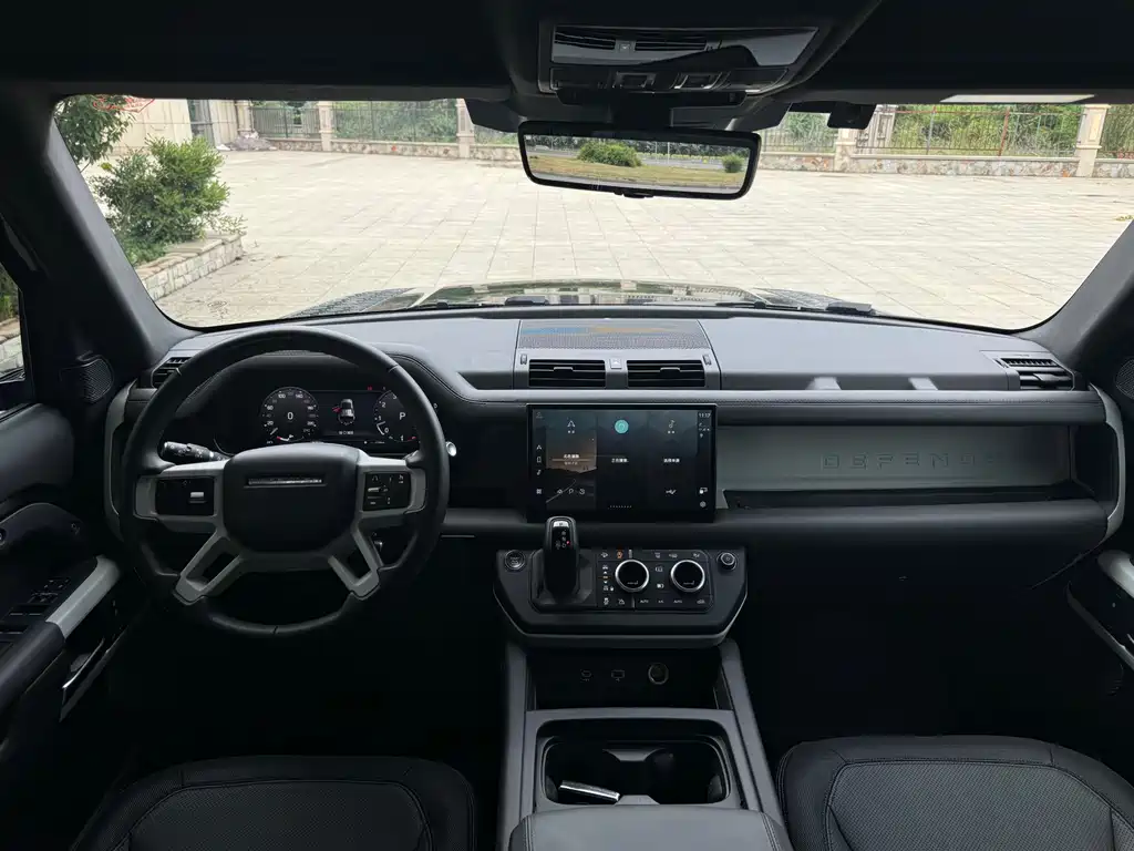 Land Rover Defender 2022