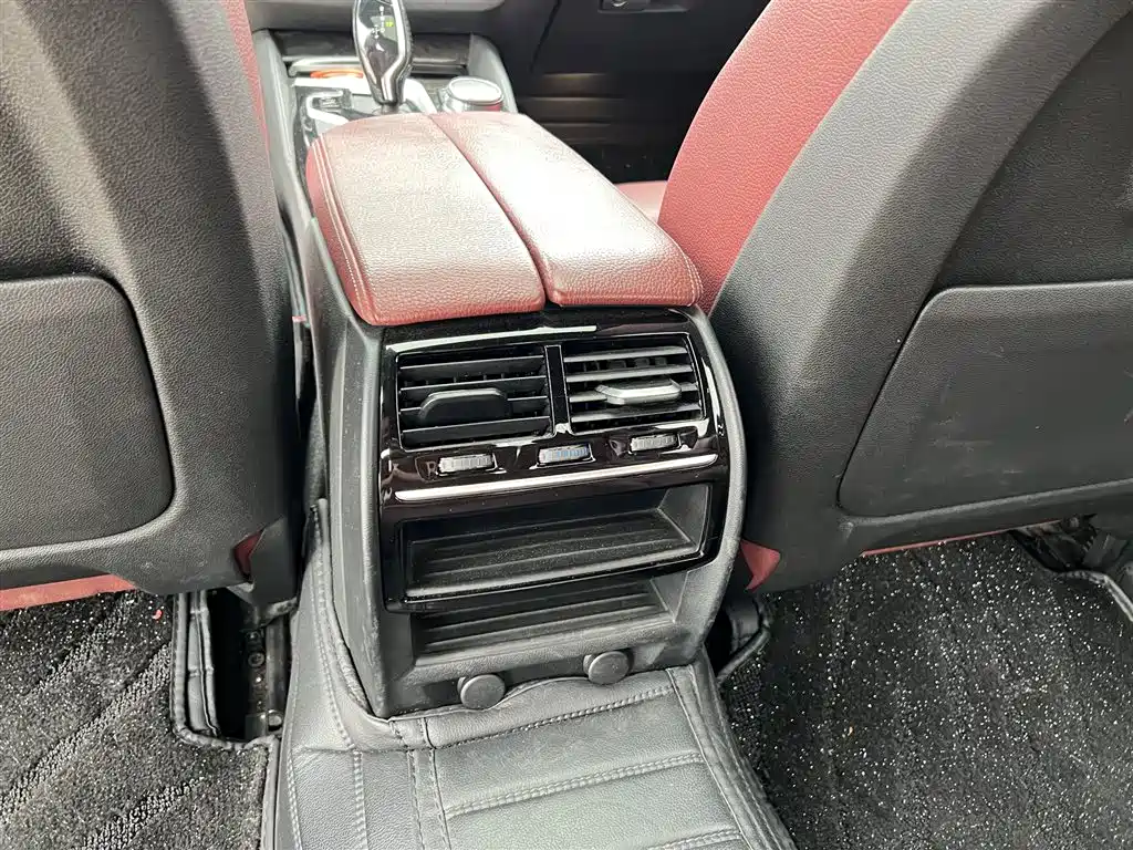 BMW 5 Series 2018 — фото 14