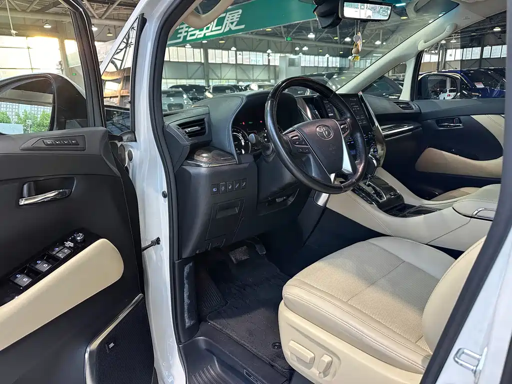 Toyota Alphard 2021 — фото 8