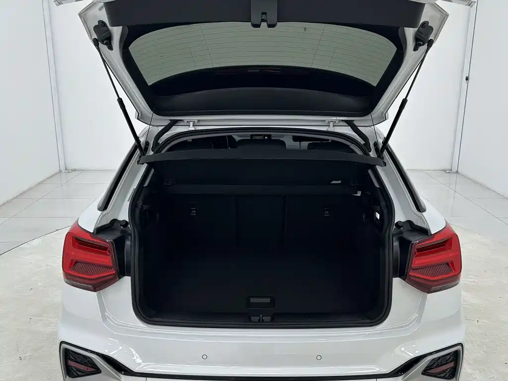 Audi Q2L 2023 — фото 15