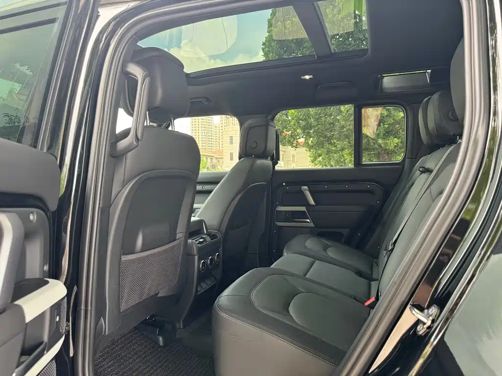 Land Rover Defender 2022