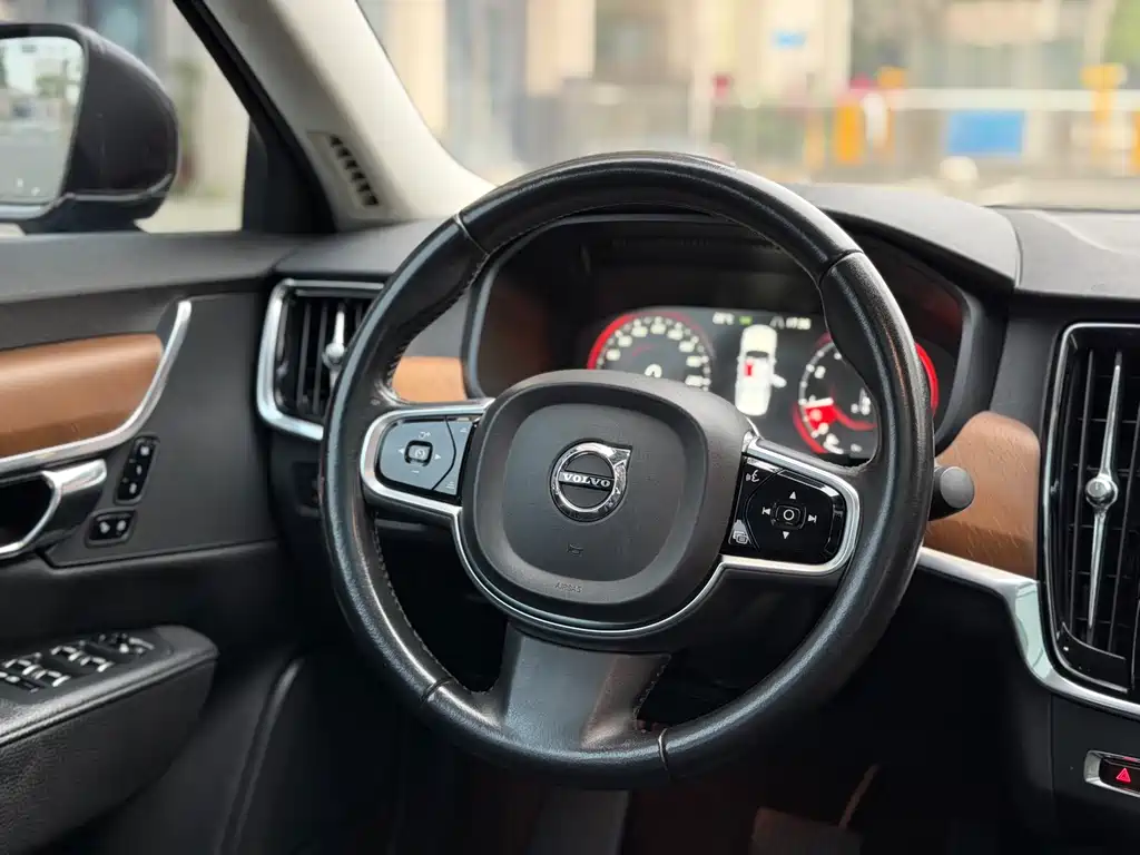 Volvo S90 2017 — фото 20