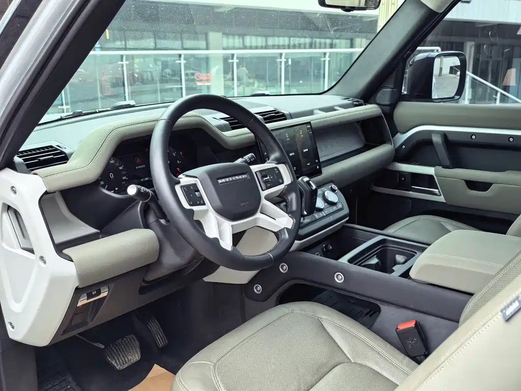 Land Rover Defender 2022 — фото 12