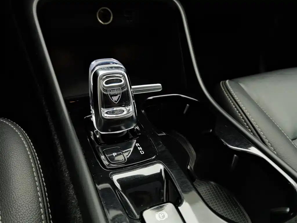 Volvo XC40 2020 — фото 13