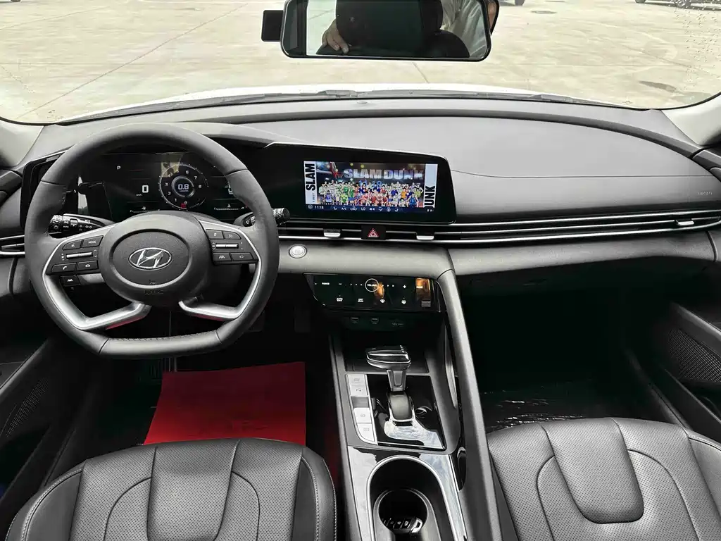 Hyundai Elantra 2023 — фото 11