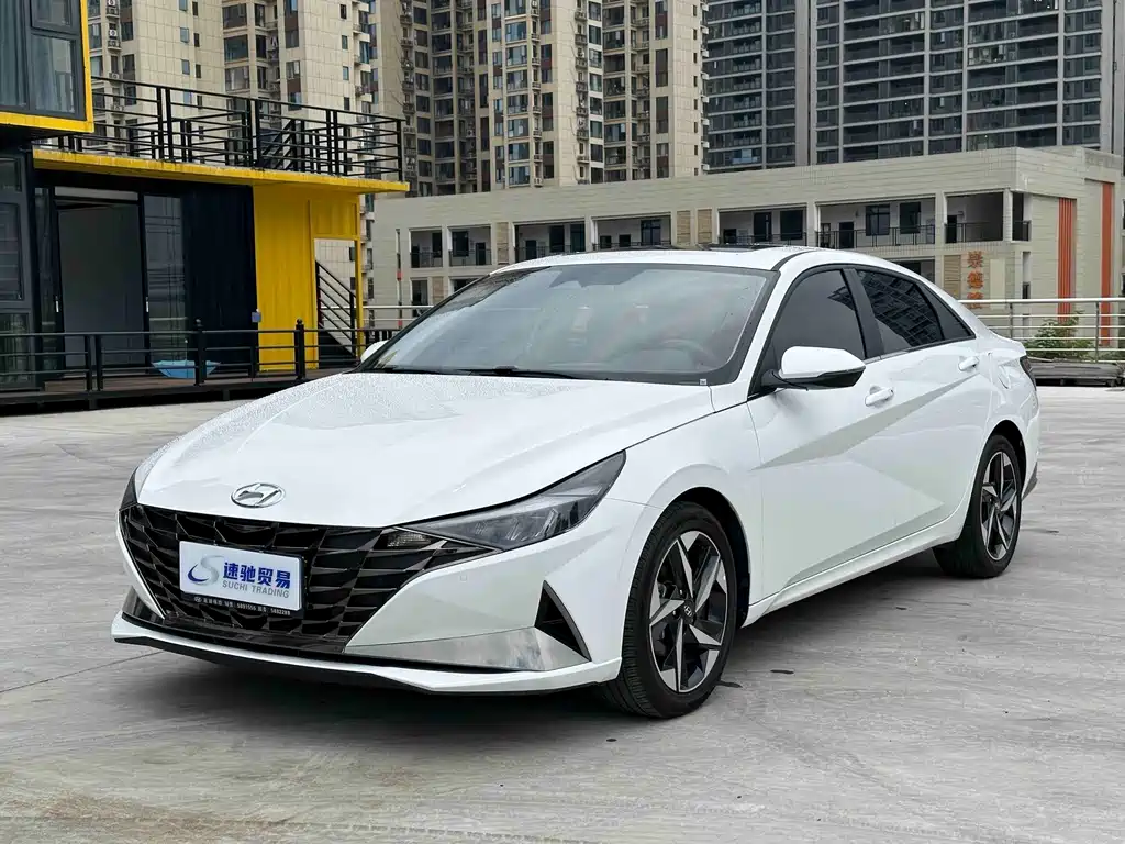 Hyundai Elantra 2023 — фото 1