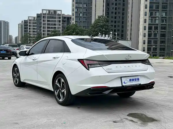 Hyundai Elantra 2023