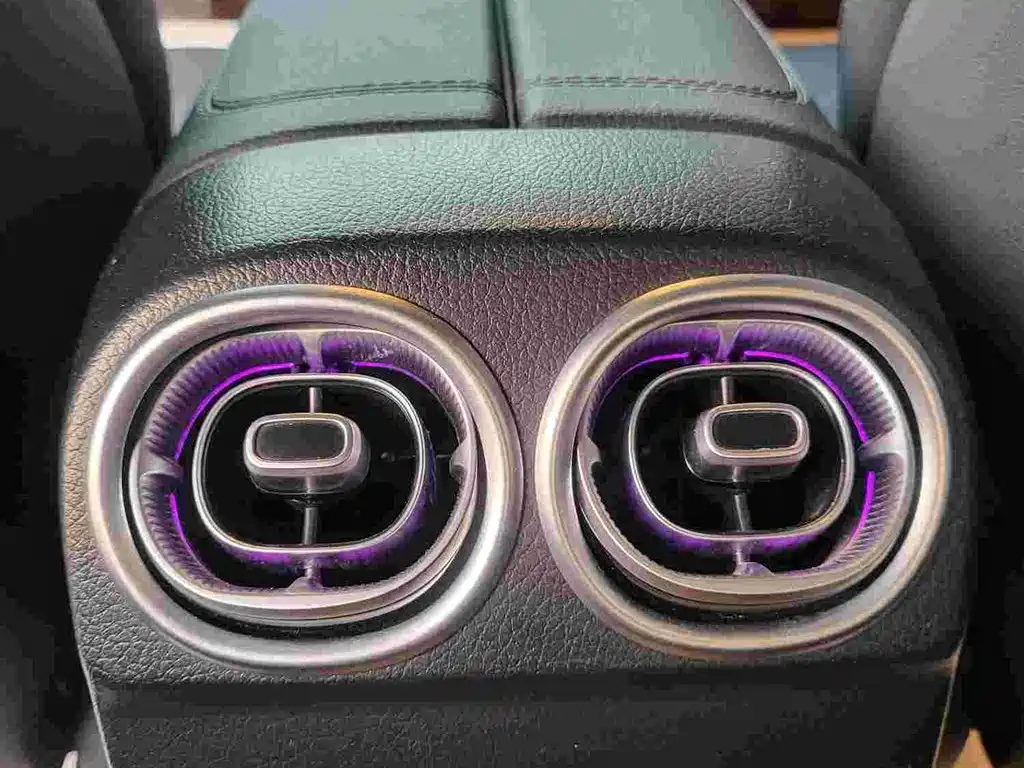 Mercedes-Benz C-Class 2024 — фото 16