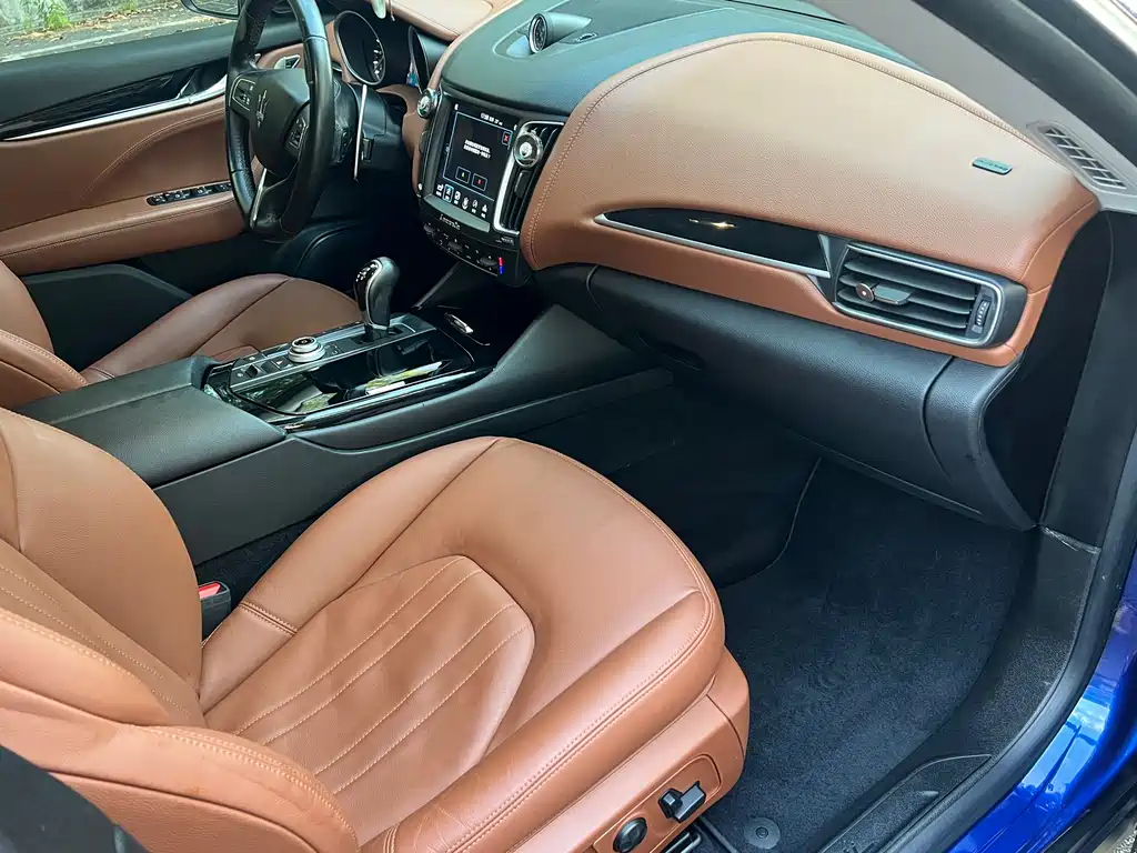 Maserati Levante 2018 — фото 12