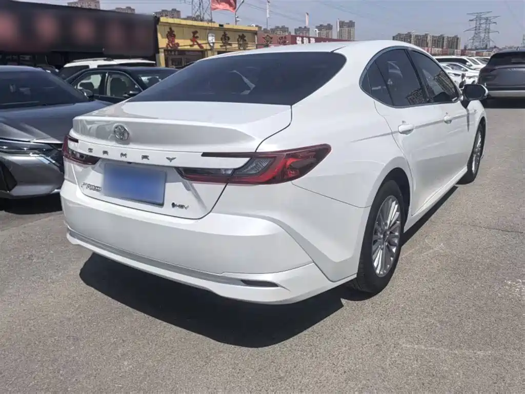 Toyota Camry 2024 — фото 12