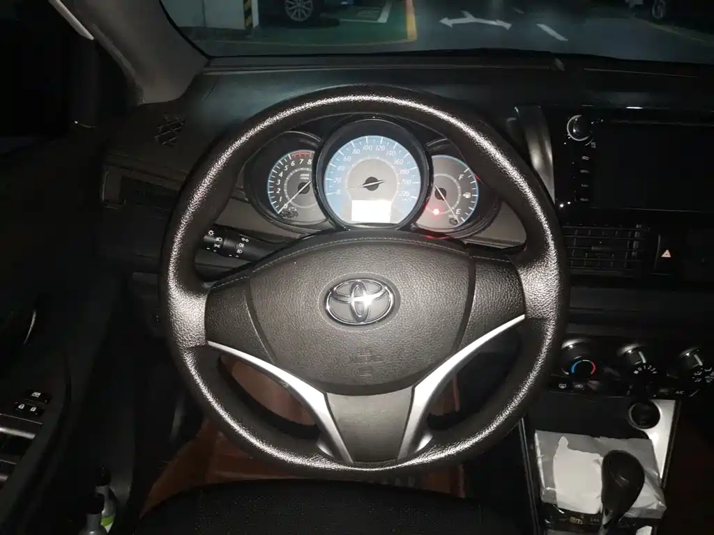 Toyota Yaris L 2014