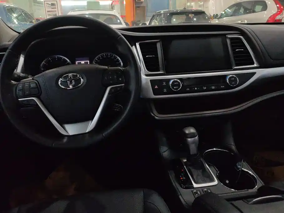 Toyota Highlander 2020 — фото 12
