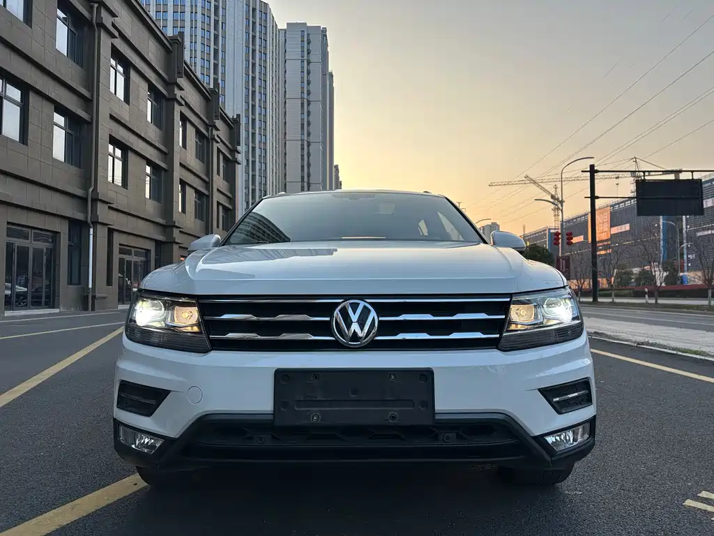 Volkswagen Tiguan L 2019 — фото 2