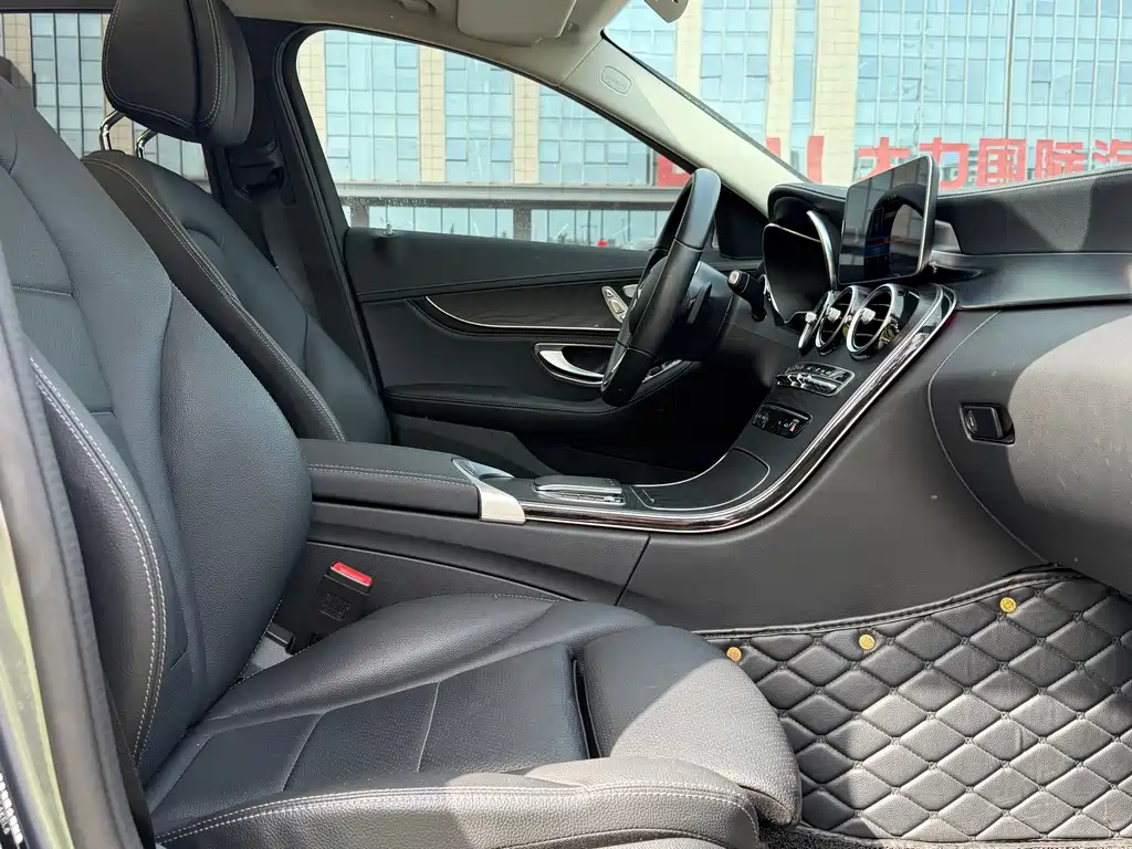 Mercedes-Benz C-Class 2019 — фото 14