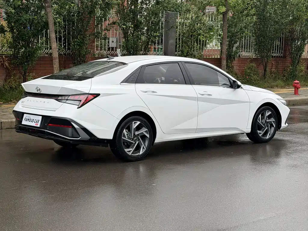 Hyundai Elantra 2024 — фото 4