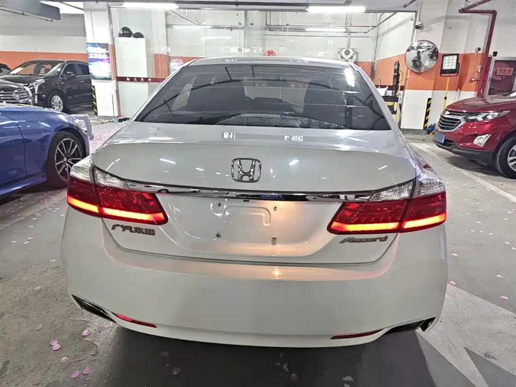 Honda Accord 2015 — фото 6