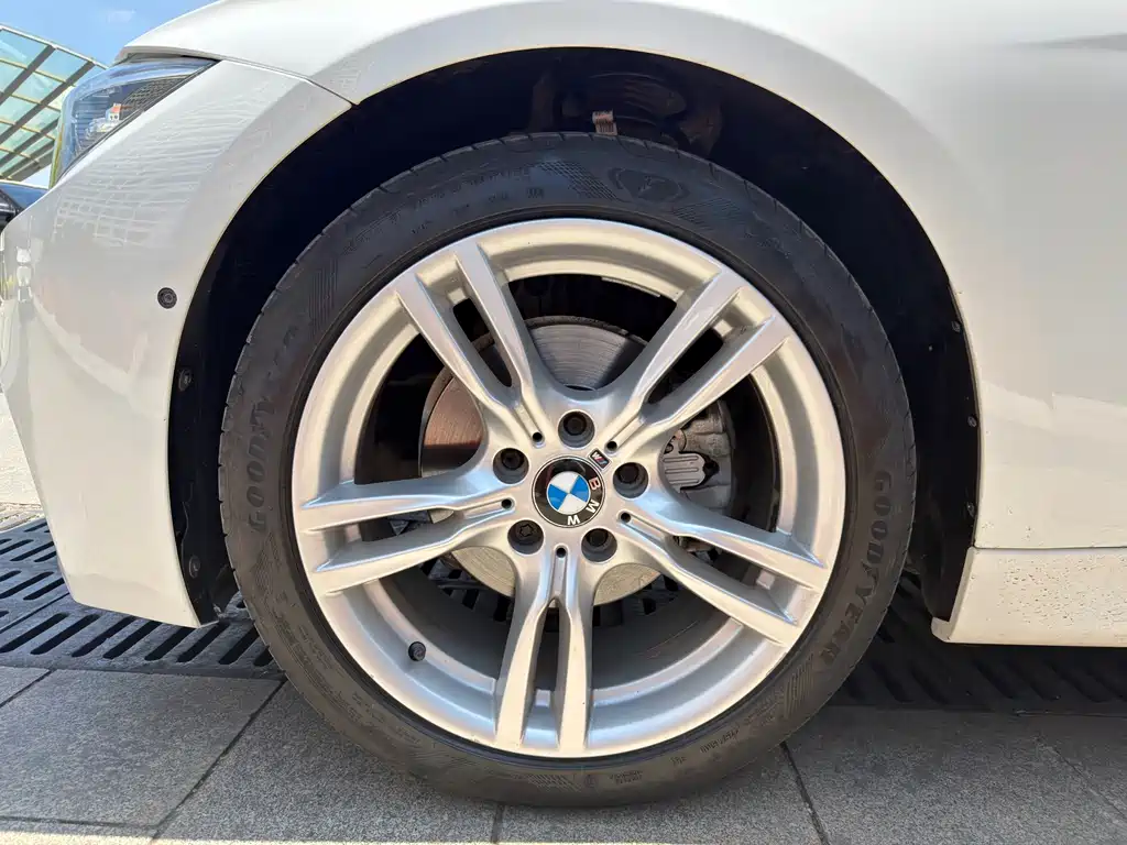 BMW 3 Series 2018 — фото 10