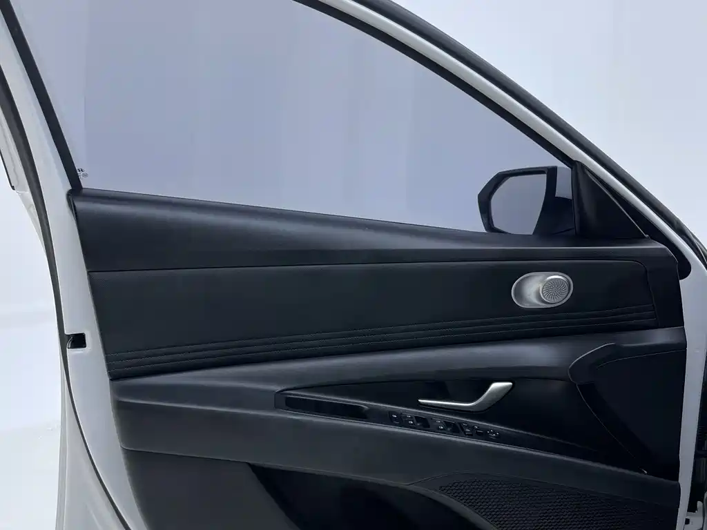 Hyundai Elantra 2022 — фото 24