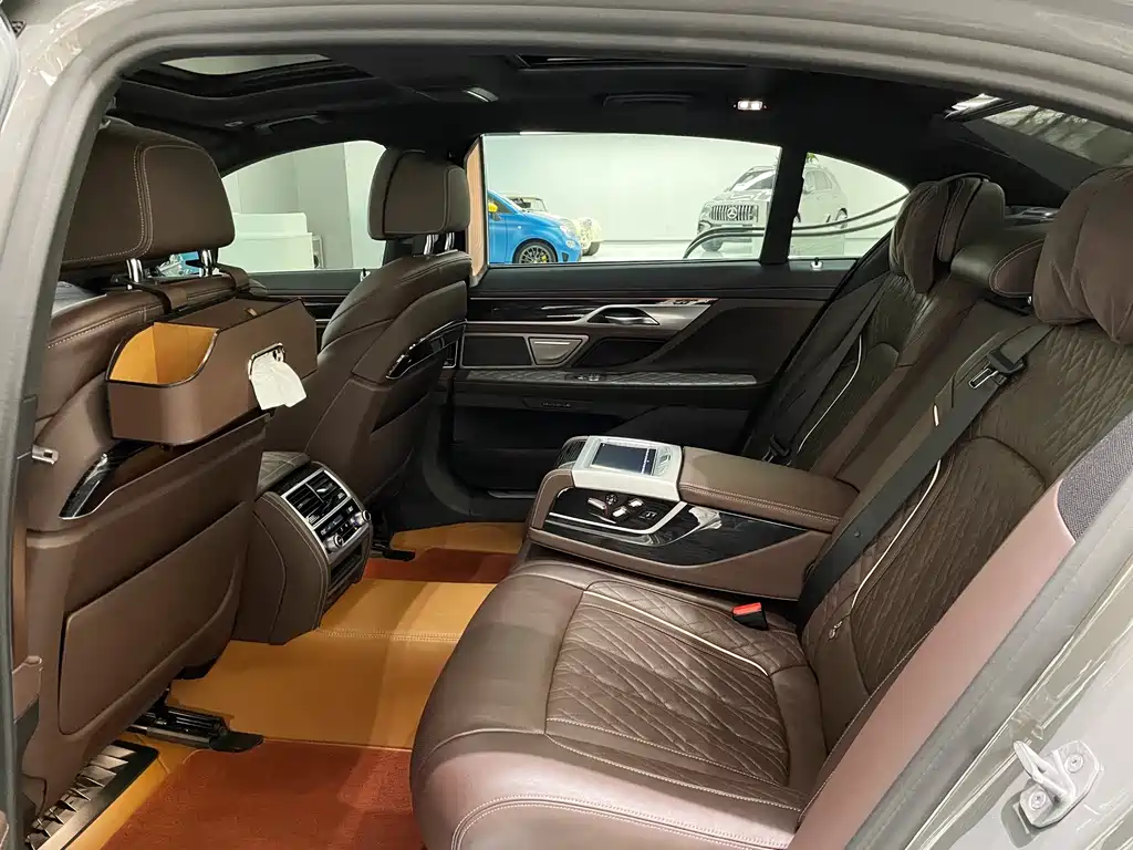 BMW 7 Series 2021 — фото 11