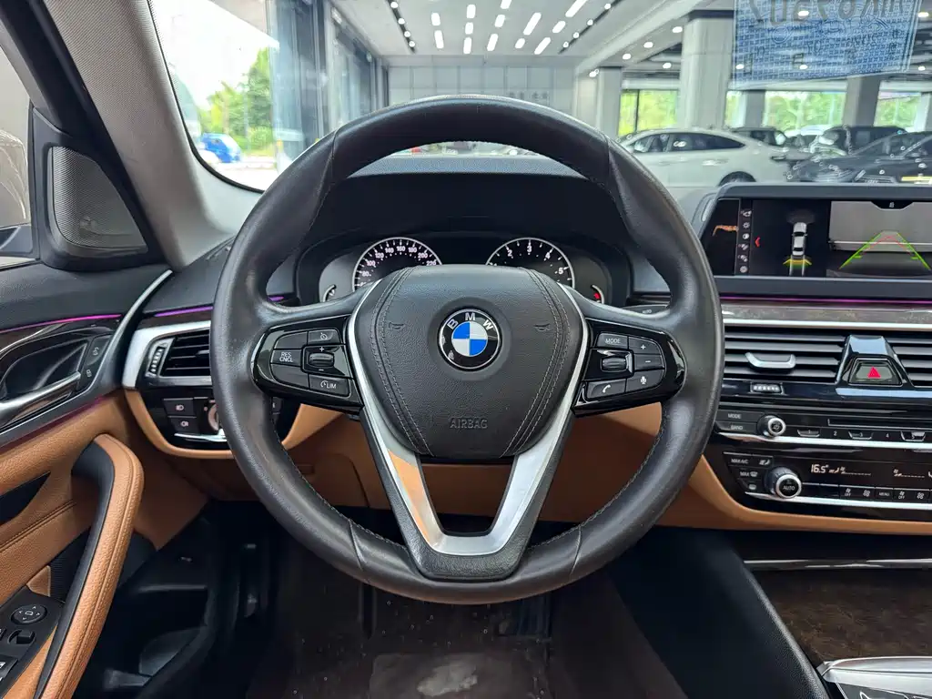 BMW 5 Series 2018 — фото 9