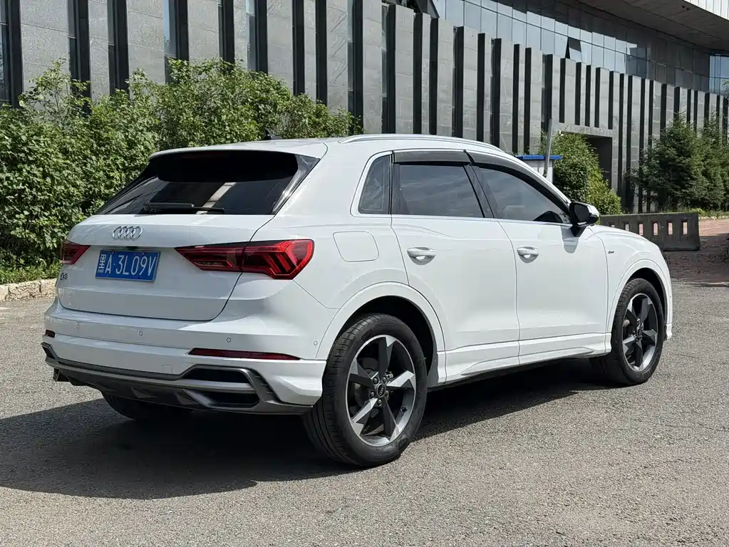 Audi Q3 2022 — фото 23