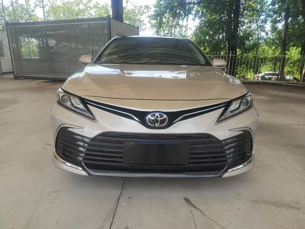 Toyota Camry 2021 — фото 2
