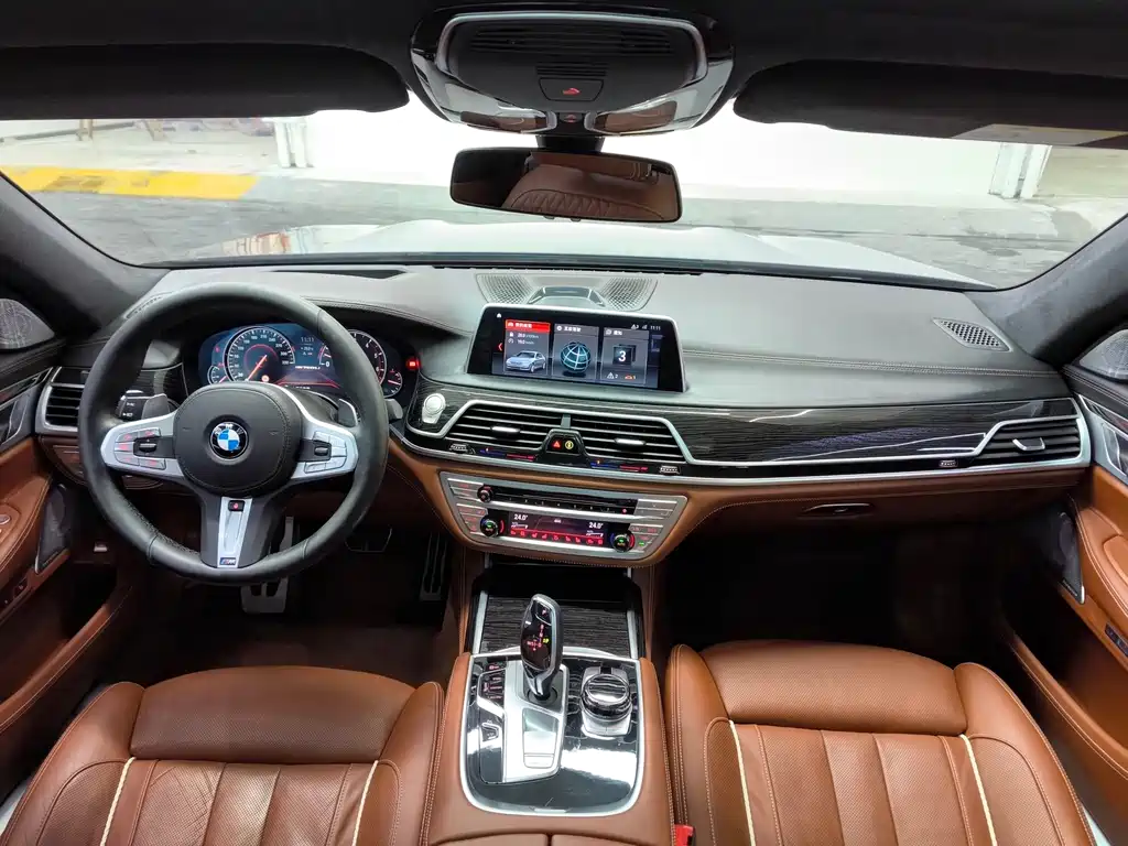 BMW 7 Series 2018 — фото 20
