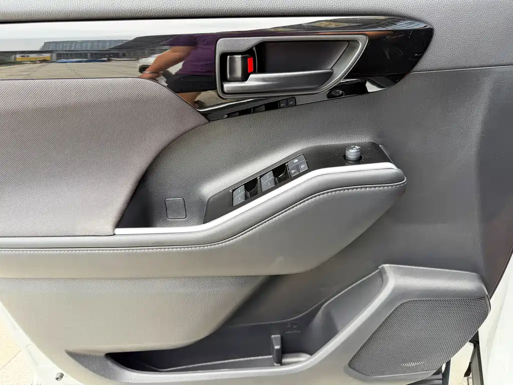 Toyota Highlander 2024 — фото 14