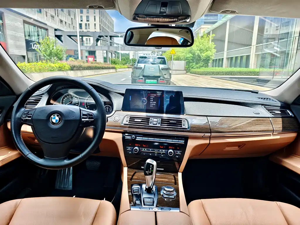 BMW 7 Series 2011 — фото 13