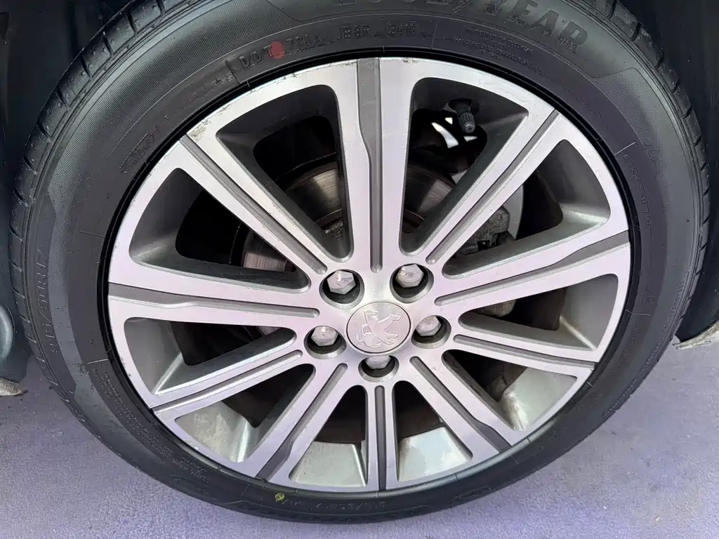 Peugeot 408 2015 — фото 12