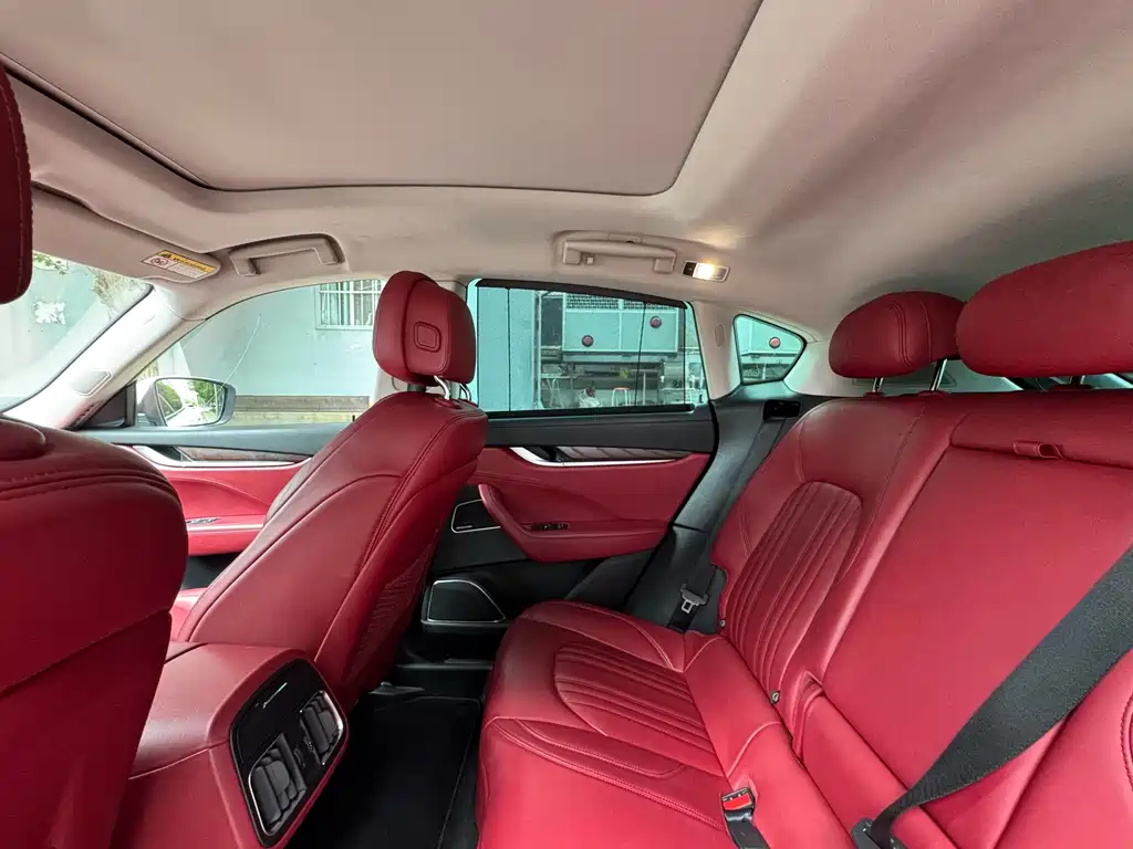 Maserati Levante 2017 — фото 14