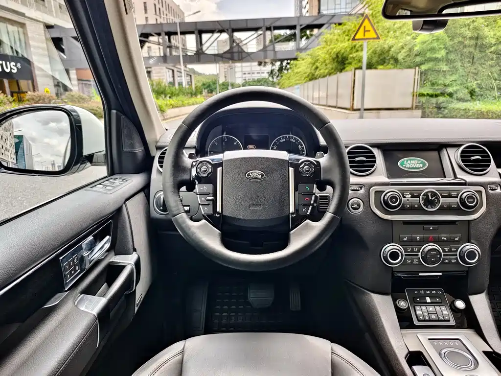Land Rover Discovery 2014 — фото 20