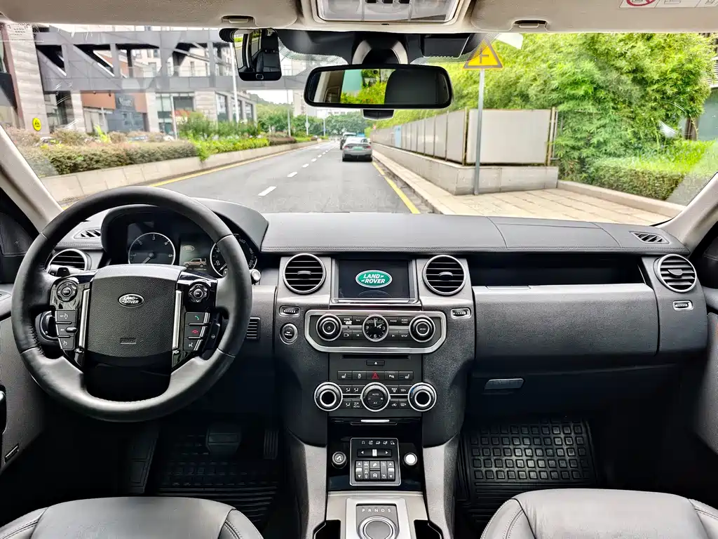Land Rover Discovery 2014 — фото 18
