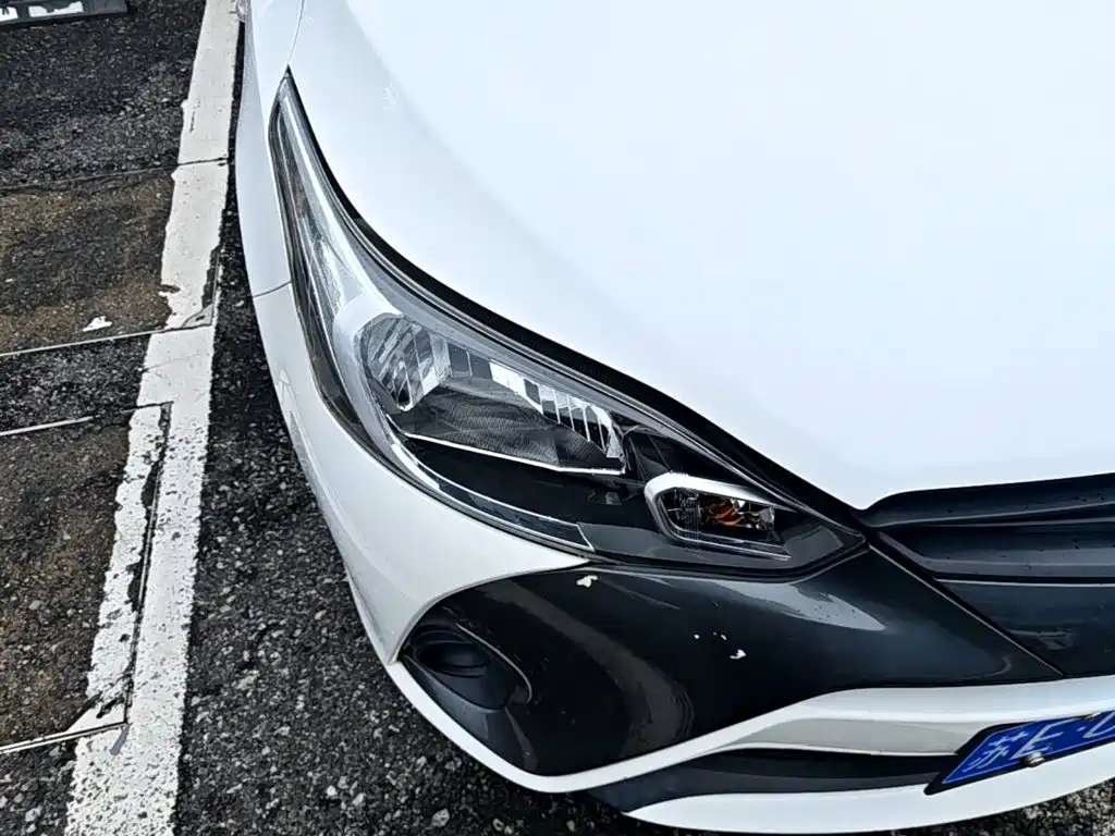 Toyota Yaris L 2018 — фото 13