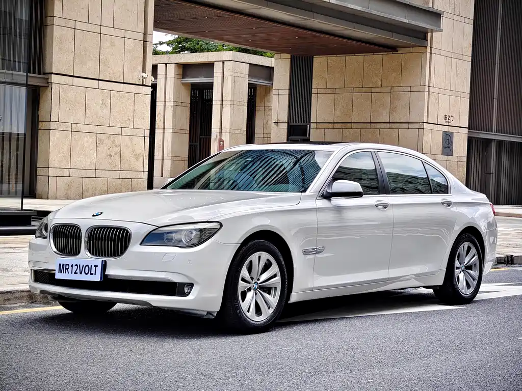 BMW 7 Series 2011 — фото 1