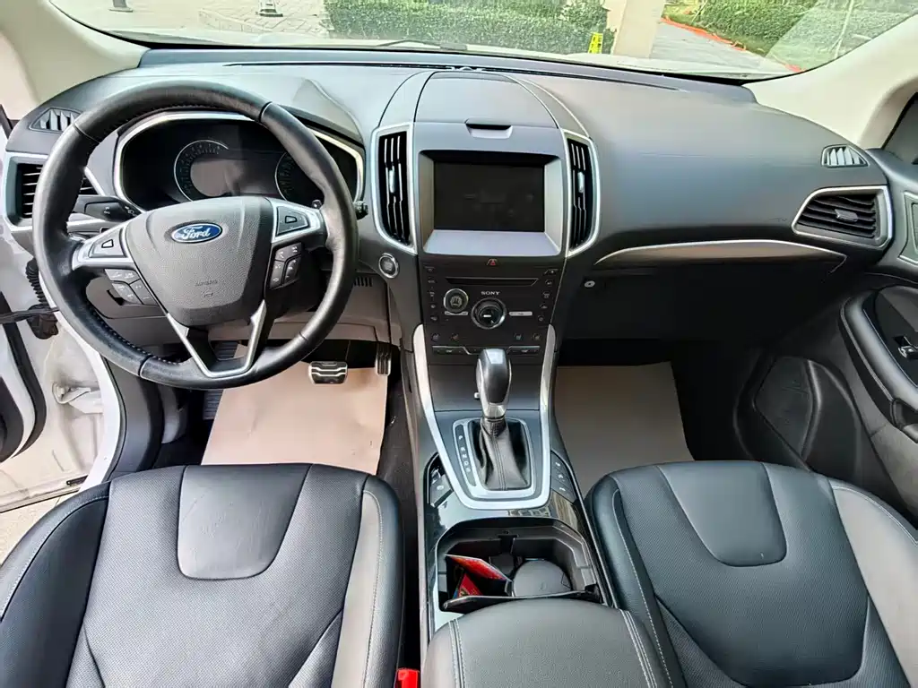 Ford Edge 2016 — фото 19