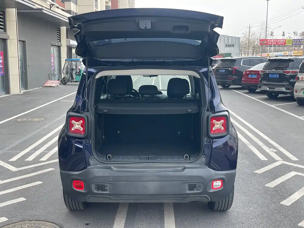 Jeep Renegade 2018 — фото 7