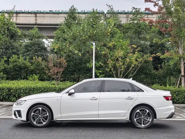 Audi A4L 2021