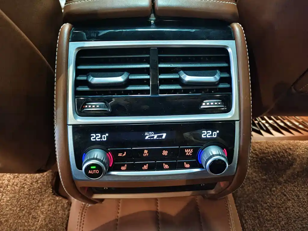BMW 7 Series 2019 — фото 17