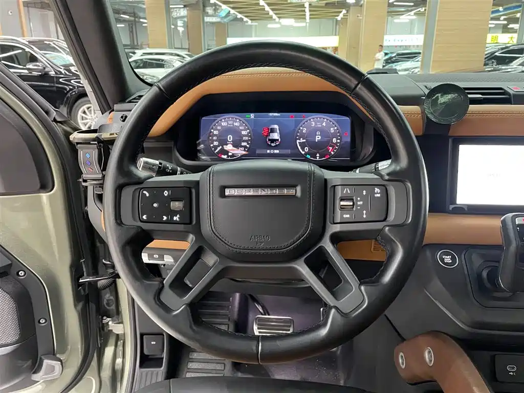 Land Rover Defender 2021 — фото 15
