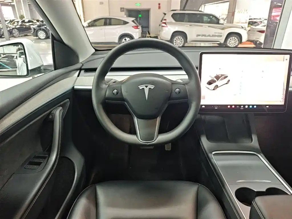 Tesla Model Y 2024 — фото 11