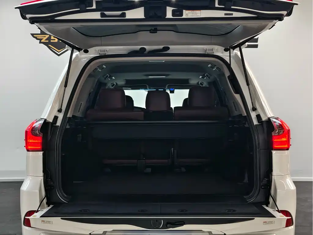 Lexus LX 2017 — фото 16