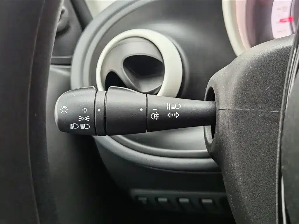 smart Fortwo 2017 — фото 21
