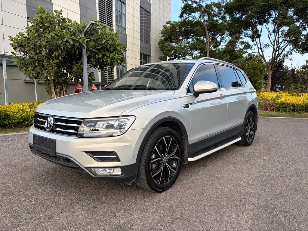 Volkswagen Tiguan L 2020 — фото 1