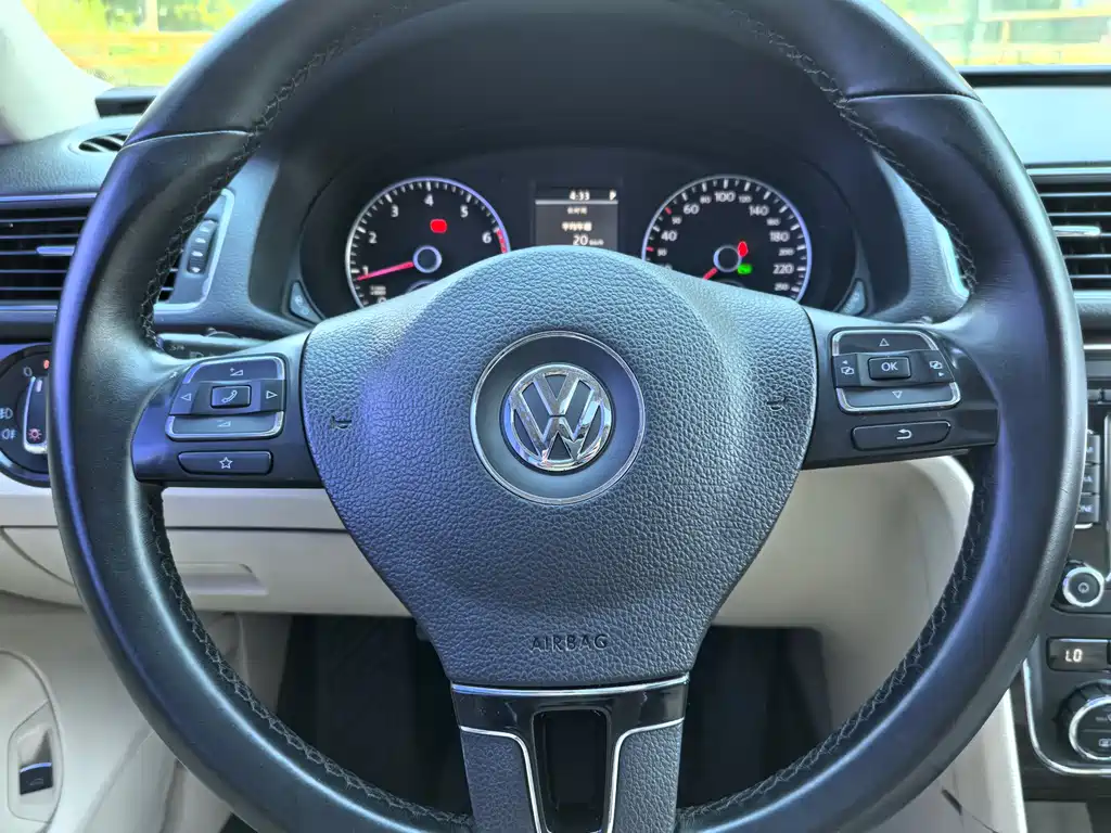 Volkswagen Passat 2015 — фото 10