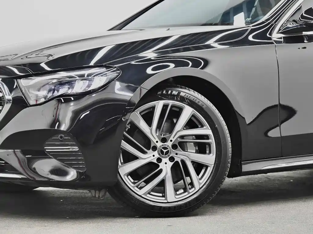 Mercedes-Benz E-Class 2025 — фото 12