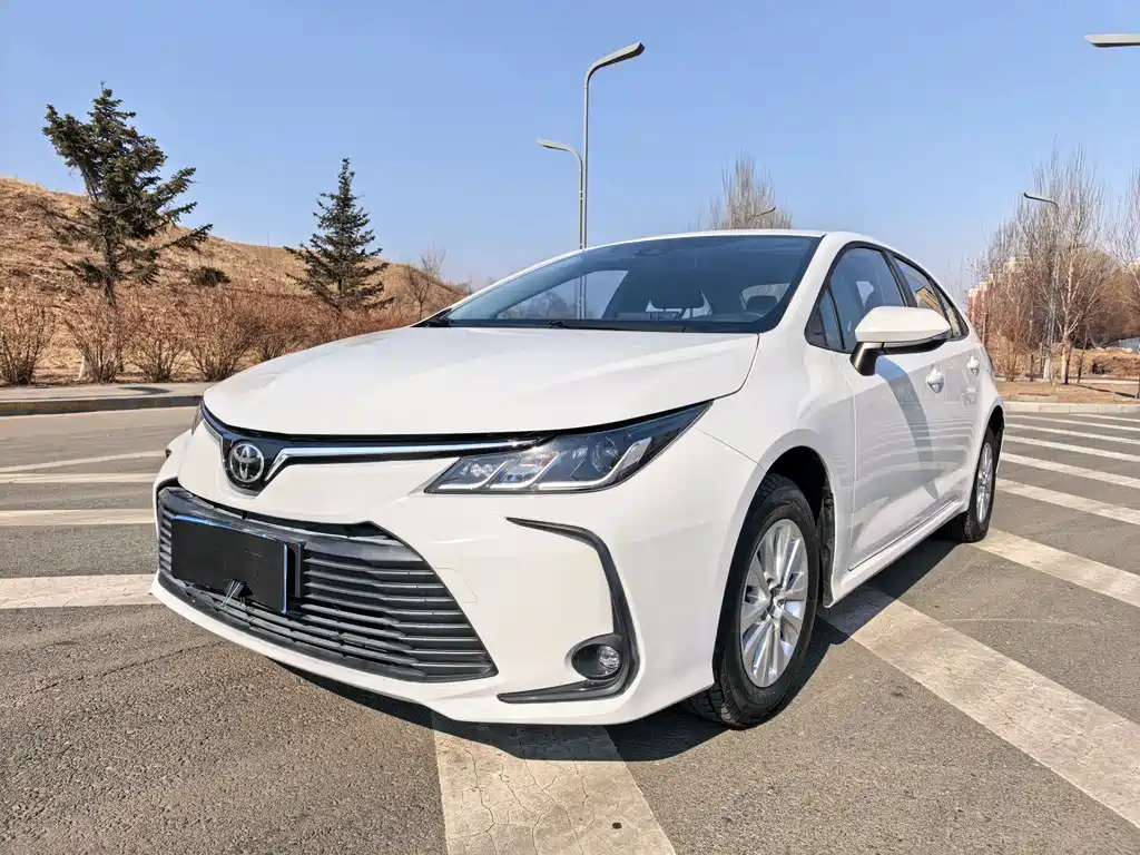 Toyota Corolla 2023 — фото 1