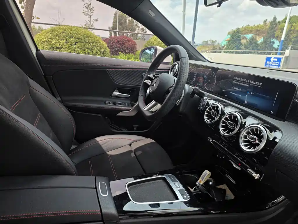 Mercedes-Benz A-Class 2024 — фото 14